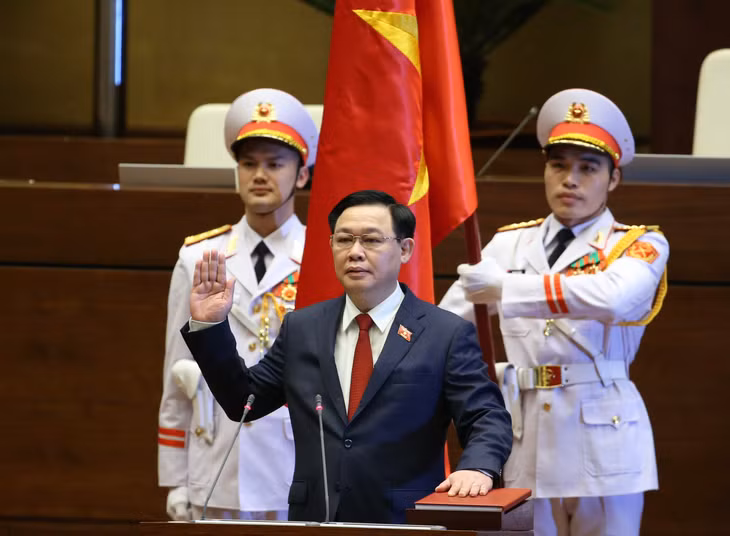 Tân Chủ tịch Quốc hội Vương Đình Huệ tuyên thệ nhậm chức.