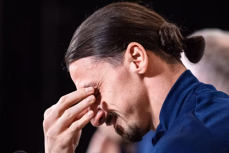 Ibra khóc khi phải rời xa 2 cậu con trai. Ảnh: Getty.