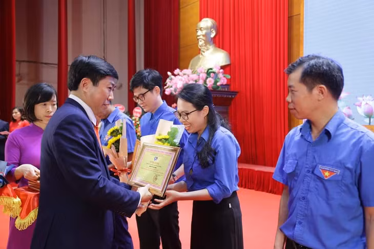 Đoàn Thanh niên Trung tâm Truyền thông tỉnh nhận 