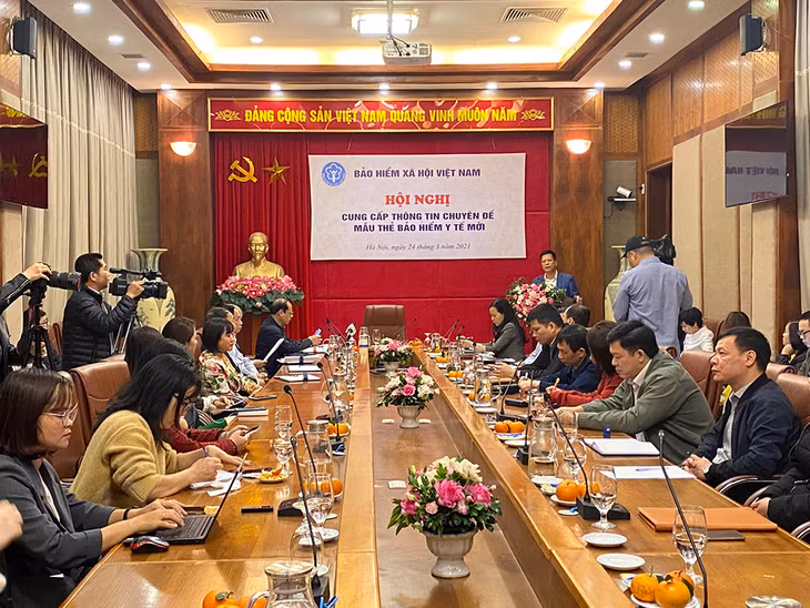 Hội nghị cung cấp thông tin về mẫu thẻ bảo hiểm y tế (BHYT) mới. Ảnh: VGP/Hiền Minh