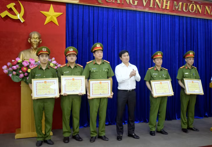 Đồng chí Nguyễn Tường Văn, Phó Bí thư Tỉnh uỷ, Chủ tịch UBND tỉnh,