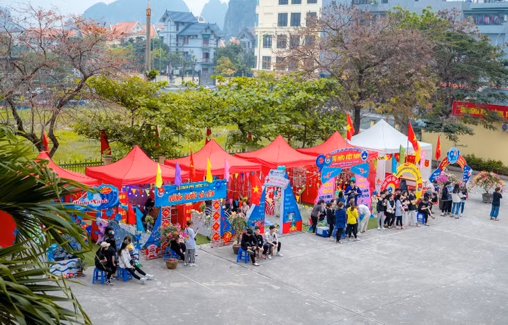 Quang cảnh hội trại.