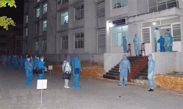  Các công dân được bố trí cách ly tập trung tại Khu nhà ở sinh viên (Phường 1, Thành phố Bạc Liêu). (Ảnh: Chanh Đa/TTXVN)
