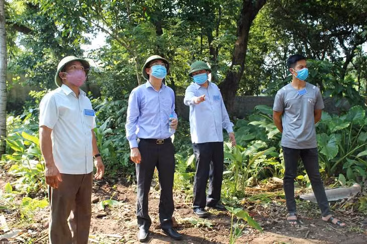 Lãnh đạo TP Móng Cái, cùng các phòng, ban đi kiểm tra GPMB các dự án trên địa bàn thành phố.
