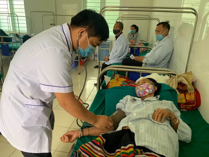 Đề án mới về đào tạo nhân lực y tế vùng khó khăn của Bộ Y tế dự kiến mở rộng nhiều đối tượng từ điều dưỡng, y sĩ, kỹ thuật viên, hộ sinh...ở các vùng khó khăn đều được đào tạo nâng cao chuyên môn. Ảnh: VGP/Hiền Minh