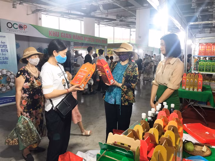Các sản phẩm của tỉnh Quảng Ninh được bày bán tại Hội chợ OCOP - Hè 2020.
