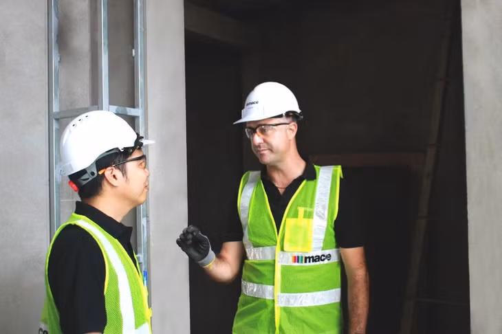 Ông John Campbell và cộng sự tại dự án InterContinental Residences Halong Bay.