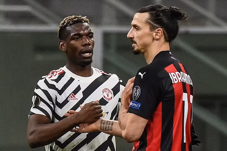 Pogba an ủi Ibrahimovic sau khi tan trận. Ảnh: AFP
