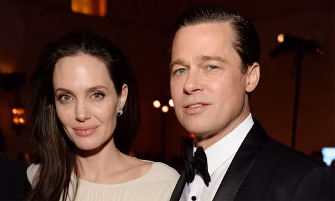 Ngày 12/3, Angelina Jolie (trái) cho biết có bằng chứng về việc Brad Pitt từng bạo hành gia đình. Ảnh: Instyle.