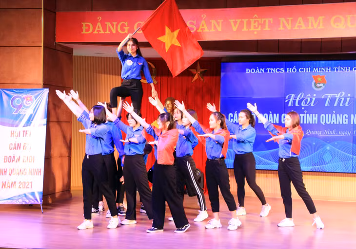 Thí sinh tham gia phần thi năng khiếu tại Hội thi