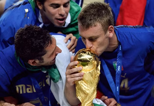  Daniele De Rossi từng giúp Azzurri vô địch World Cup 2006.