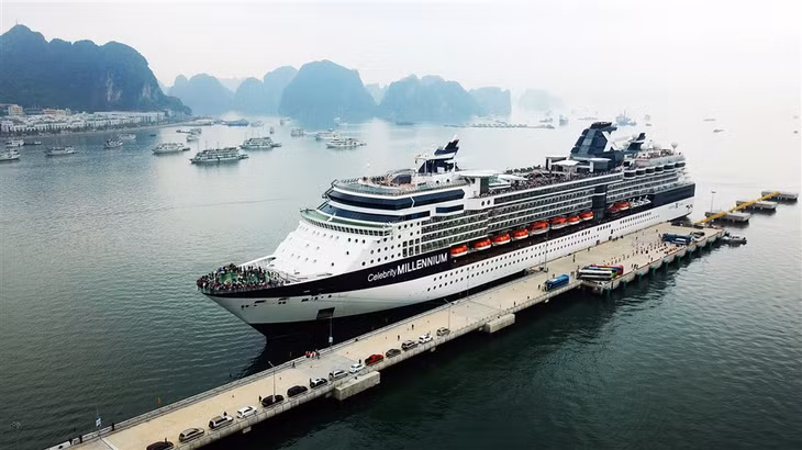 Cảng tàu khách quốc tế Hạ Long i vào hoạt động mở ra cơ hội mới cho sự tăng tốc và phát triển của du lịch Hạ Long nói riêng cũng như du lịch tỉnh Quảng Ninh nói chung