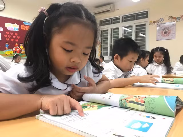 Hà Nội khuyến khích tuyển sinh trực tuyến vào lớp 1, lớp 6 để giảm thời gian đi lại (Ảnh: M. Hà). 