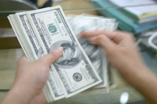 USD tự do giảm mạnh.