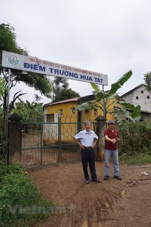 Nhà phê bình Ngô Văn Giá và nhà văn Nguyễn Huy Thiệp ở Sơn La. (Ảnh: Nhà phê bình Văn Giá cung cấp)