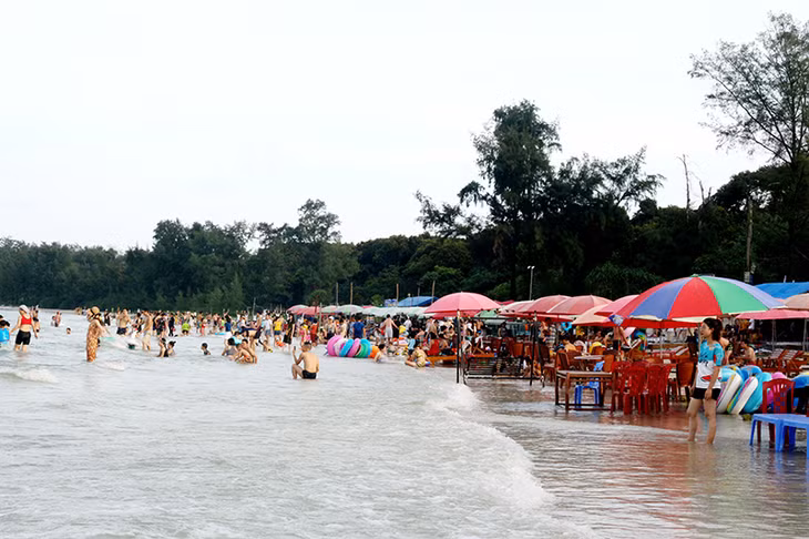 Bãi biển Minh Châu