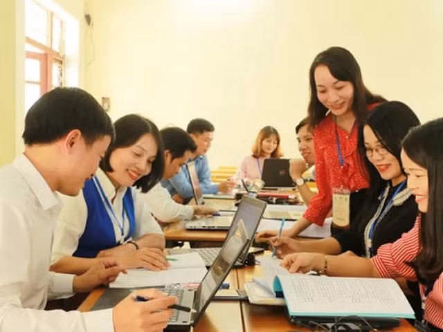 Ngành giáo dục đang nỗ lực xây dựng đội ngũ giáo viên không chỉ đạt chuẩn về trình độ đào tạo mà còn có tư duy đổi mới, sáng tạo trong phương pháp dạy học. 