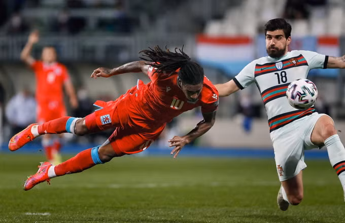 Rodrigues đưa Luxembourg vượt lên. Ảnh: Jornal.
