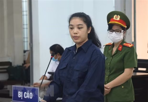 Bị cáo Ngô Thị Hà Phương tại phiên tòa. (Ảnh: Tiên Minh/TTXVN)