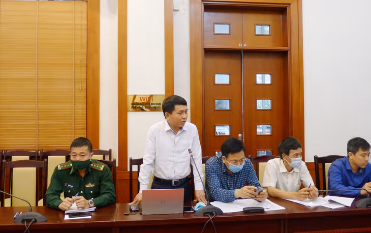 Đại diện Tập đoàn Công nghiệp Than- Khoáng sản Việt Nam tham gia phát biểu ý kiến tại cuộc họp.