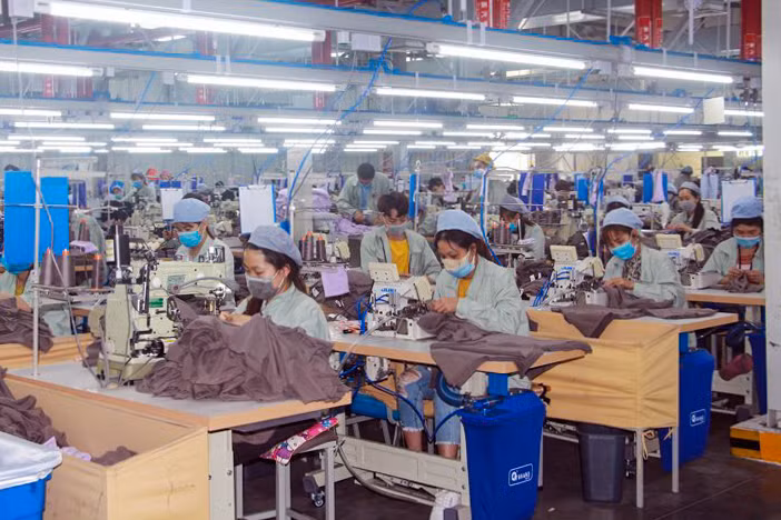 Hàng trăm lao động của huyện Đầm Hà làm việc tại KCN Cảng biển Hải Hà.