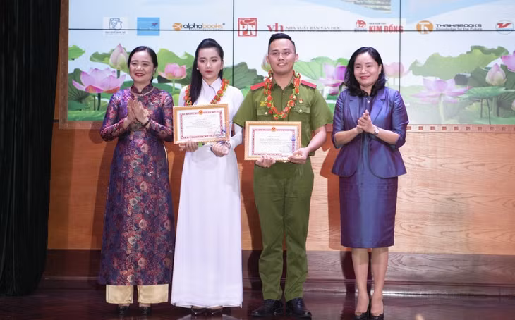 Nguyễn Hoàng Yến là một trong 2 Đại sứ Văn hóa đọc Việt Nam năm 2020.