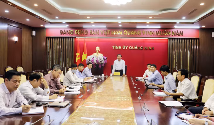 Đồng chí Nguyễn Xuân Ký, Bí thư Tỉnh ủy, Chủ tịch HĐND tỉnh phát biểu ý kiến tại điểm cầu Quảng Ninh. 