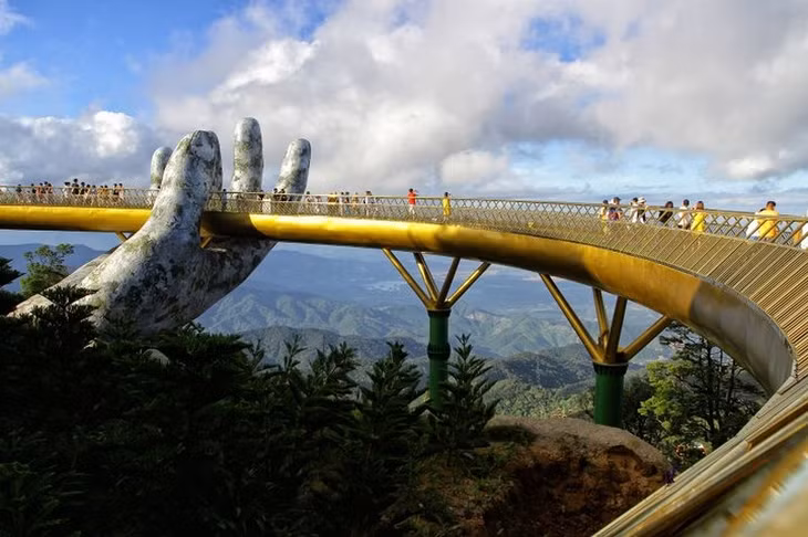 Cầu Vàng, Bà Nà Hills, Đà Nẵng, Việt Nam.