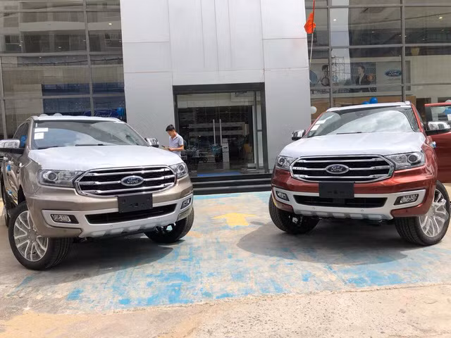 Hai bản Titanium, gồm một turbo đơn, một turbo kép, sẽ ra mắt trong ngày mai.