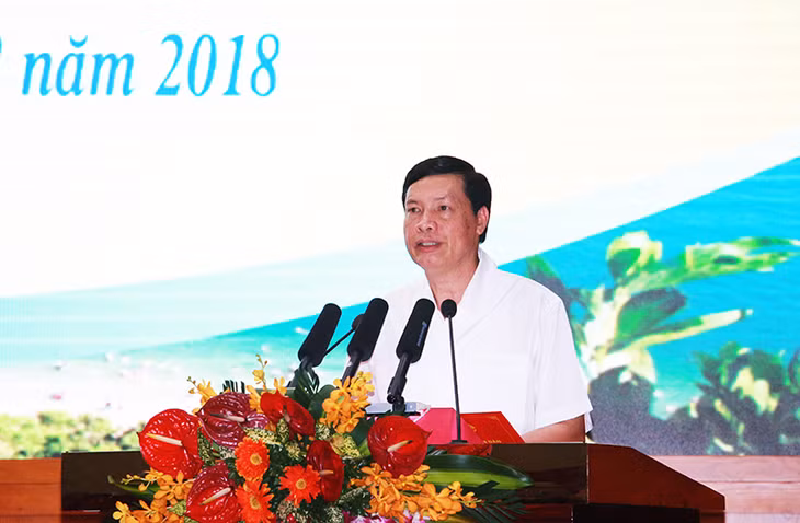 Đồng chí Nguyễn Đức Long, Phó Bí thư Tỉnh ủy, Chủ tịch UBND tỉnh phát biểu ý kiến tại hội nghị