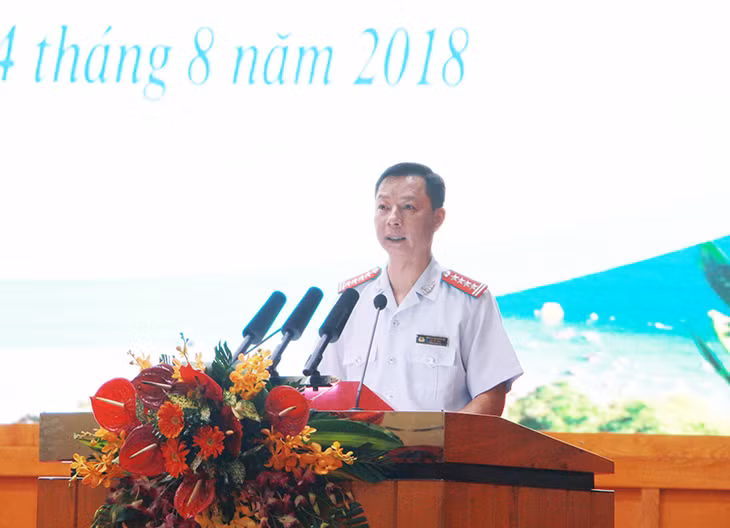 Đồng chí Lê Văn Ánh, Chánh Thanh tra tỉnh chia sẻ kinh nghiệm trong công tác giải quyết KNTC liên quan đến việc chuyển đổi mô hình quản lý chợ