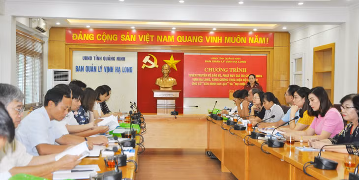 Quang cảnh chương trình giới thiệu tuyên truyền về Vịnh Hạ Long