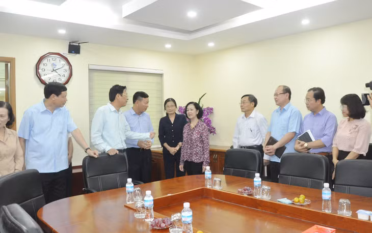 Đồng chí Trương Thị Mai, Ủy viên Bộ Chính trị, Trưởng Ban Dân vận Trung ương thăm, gặp gỡ cán bộ, công chức cơ quan Khối cấp tỉnh 