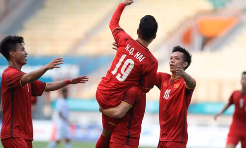  Cầu thủ Olympic Việt Nam ăn mừng bàn thắng ở trận ra quân ASIAD 2018. Ảnh: Đức Đồng.