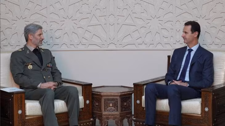 Tổng thống Syria Bashar al Assad gặp Bộ trưởng Quốc phòng Iran Amir Hatami tại Damascus, Syria. Ảnh: reuters.com