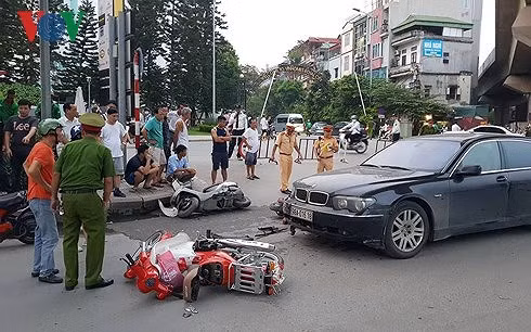 Hiện trường xảy ra vụ việc ngay tại cổng Khu đô thị Royal City.
