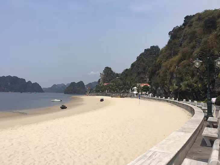 Bãi tắm Lương Ngọc của Công CP Đầu tư phát triển 324 là một trong 5 điểm du lịch của thành phố