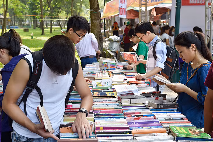 Hội sách là sự gắn kết chặt chẽ giữa người đọc với sách, hướng tới xây dựng xã hội học tập, một nét đẹp văn hóa trong đời sống xã hội. Ảnh:VGP/Nhật Bắc.