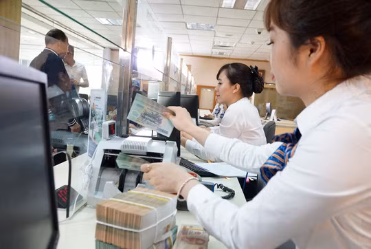 Lãi suất tiền gửi tiếp tục nhích lên ở các ngân hàng. Ảnh: Linh Anh