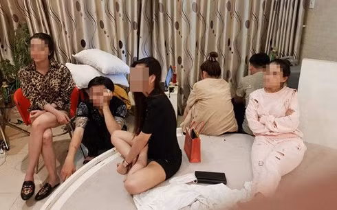 Nhiều nam thanh nữ tú phê ma túy bị bắt giữ.