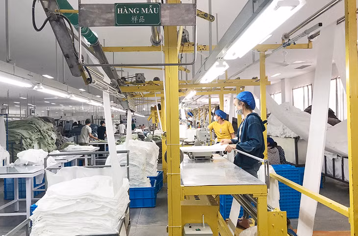 Sản xuất sản phẩm khăn mặt, khăn tắm tại Công ty TNHH Đại Đông Việt Nam (KCN Texhong Hải Hà).