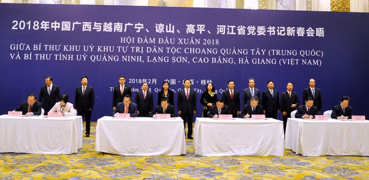 Lãnh đạo các