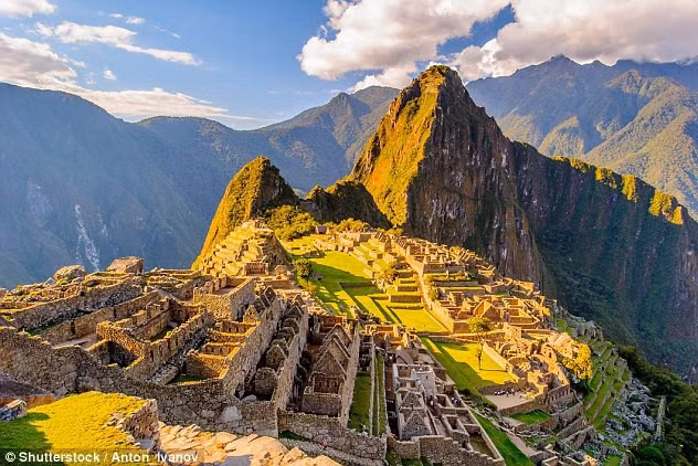Con tàu sẽ đi qua 56 di sản bao gồm thành phố cổ Machu Picchu ở Peru
