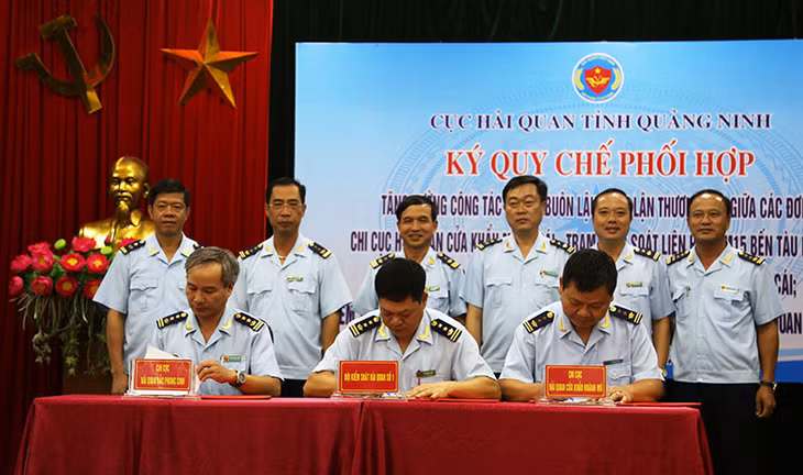 Ký quy chế phối hợp giữa Đội Kiểm Hải quan số 1 và các Chi cục Hải quan Bắc phong sinh, chi cục Hải quan cửa khẩu Hoành Mô 