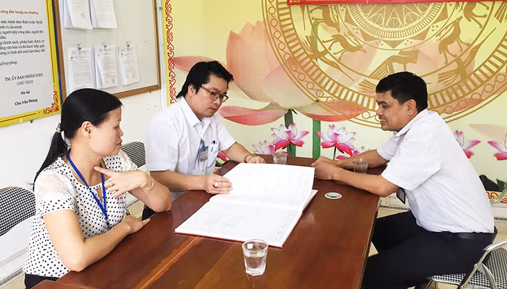 Lãnh đạo Thanh tra huyện Ba Chẽ trao đổi cùng UBND thị trấn Ba Chẽ liên quan thực hiện công tác tiếp công dân, giải quyết khiếu nại tố cáo