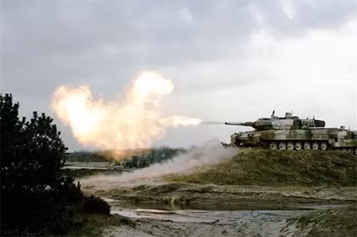 MBT Leopard 2A5.