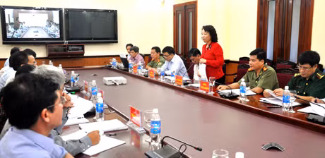 Đồng chí Vũ Thị Thu Thủy, Phó Chủ tịch UBND tỉnh trình bày những nội dung Đoàn khảo sát yêu cầu.