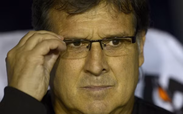 Chào Martino tới Camp Nou - Ảnh: Getty