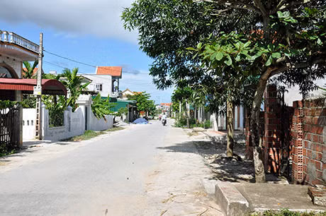 Đường bê tông liên khu ở phường Hà An (TX Quảng Yên) được xây dựng từ huy động nhiều nguồn lực. Ảnh: Nguyễn huế