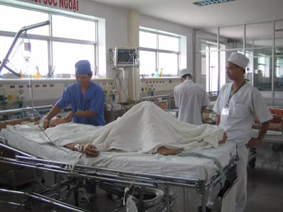 Một ca cấp cứu do tai nạn giao thông tại Bệnh viện Việt Đức. (Nguồn: Internet)